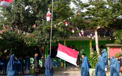 MIN 2 Lampung Barat Gelar Upacara HUT ke-81 Kemerdekaan Republik Indonesia