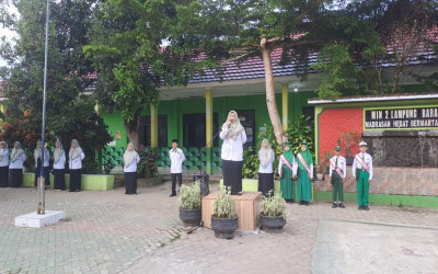 Upacara Bendera MIN 2 Lampung Barat: Menabung Kebaikan untuk Membangun Karakter Peserta Didik